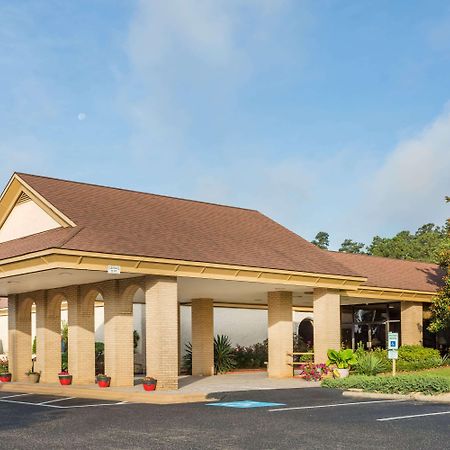 Days Inn & Conf Center By Wyndham Southern Pines Pinehurst Exterior foto